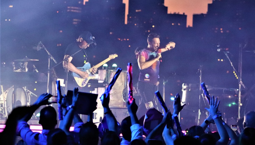 Coldplay Lights up LIC Waterfront With Live Performance Backed By ...