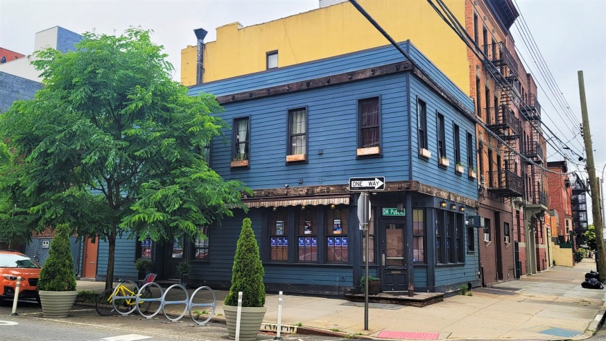 Well-Known Dutch Kills Bar in LIC to Reopen Under New Name and Owner -  Astoria Post