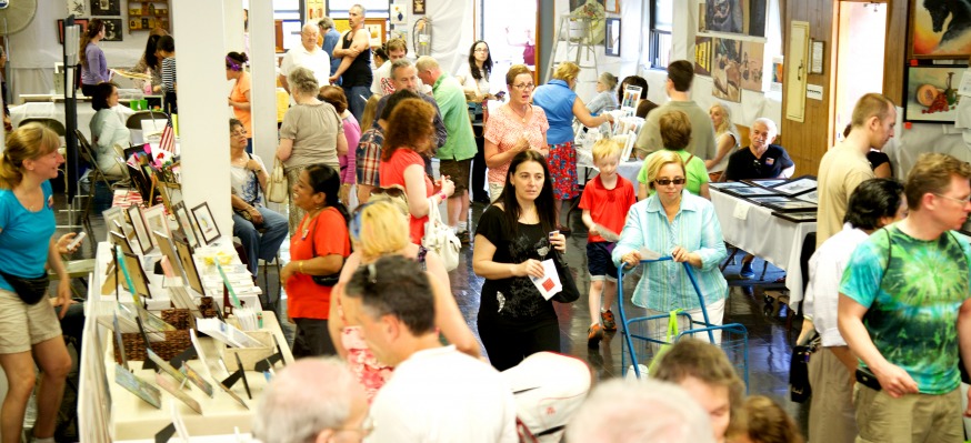 The annual Sunnyside Artists Crafts and Arts Fair will take place Sunday. Attendees at a previous fair are pictured (Photo provided by Sunnyside Artists)