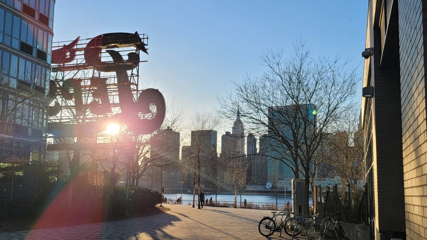 Pepsi sign Gantry Plaza State Park / Hunters Point Park South (Photo by Michael Dorgan)