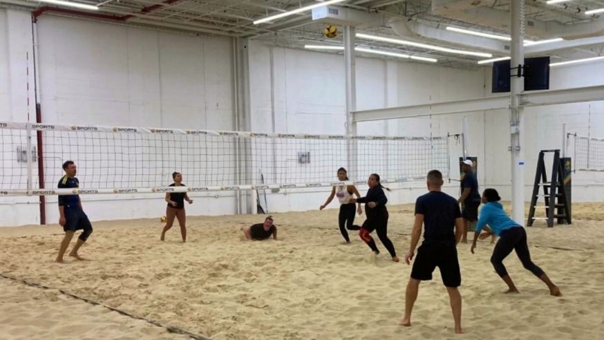 Indoor vs. Beach Volleyball – REN Athletics