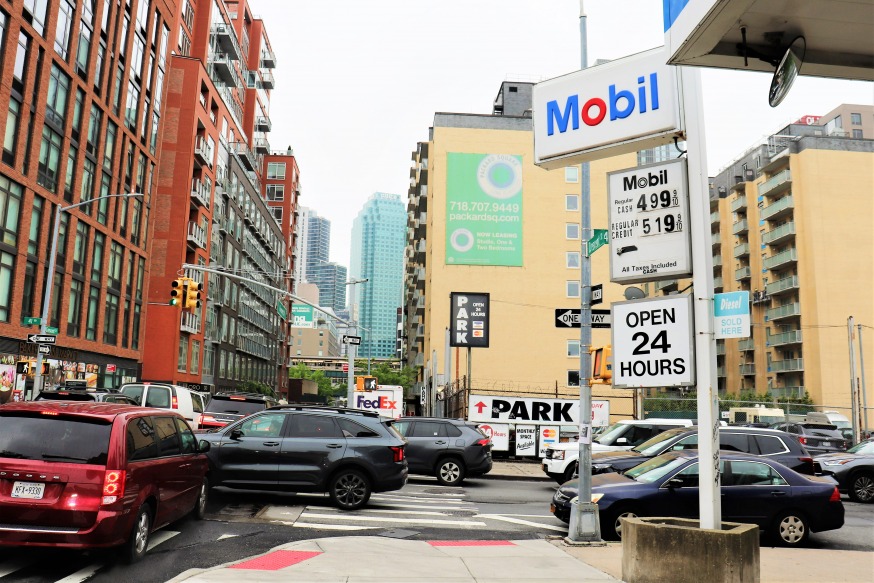 Gas prices at Mobil, located at 4040 Crescent St. (Photo by Michael Dorgan, Queens Post)