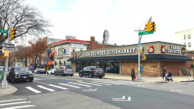 Farm Country Supermarket (Photo Michael Dorgan, Queens Post)