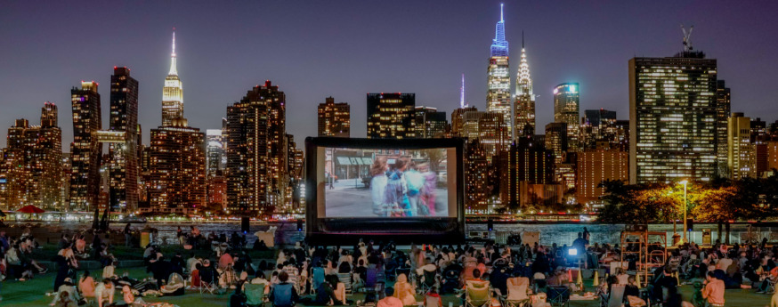 Hunters Point South Park hosts a previous movie screening. Photo: Hunters Point Parks Conservancy.