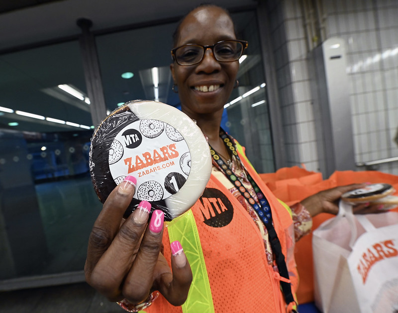 Zabar’s partners with MTA, hands out cookies at Court Square station ...