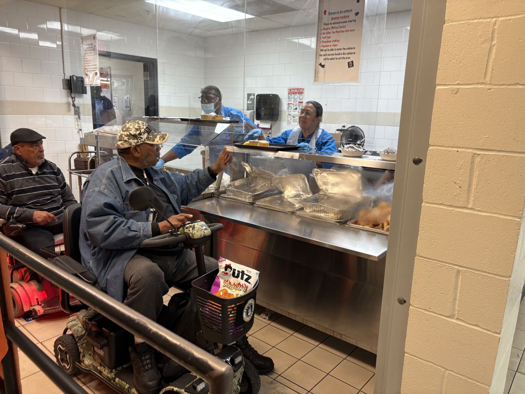 Residents of the Borden Avenue Veterans Residence receive free meals provided by Grubhub, Photo: Institute for Community Living.