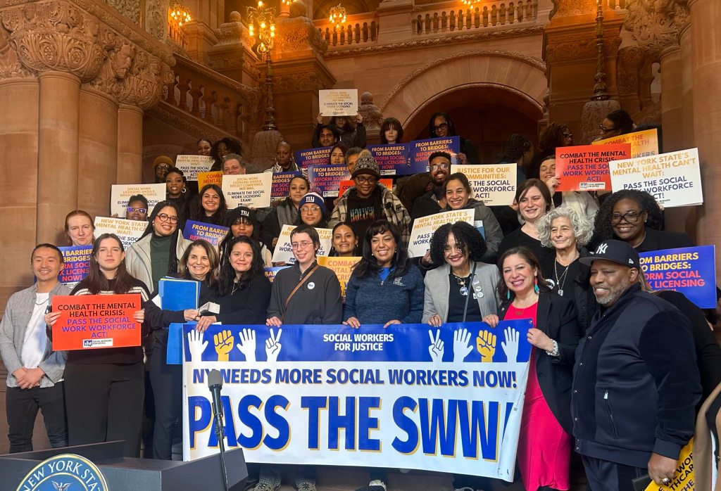 Coalition of social workers gathers in Albany. Photo: Social Workers for Justice.