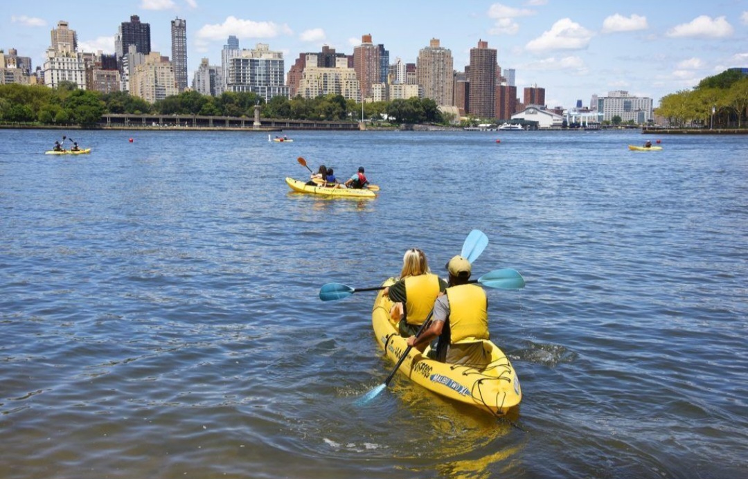 Community Kayaking at Hallet's Cove