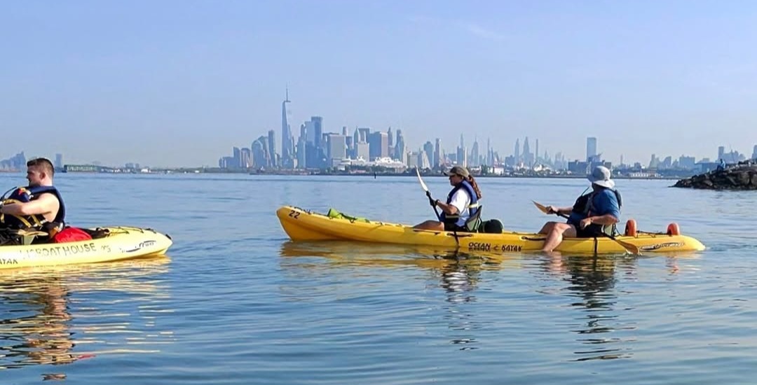 kayaking at Hallet's Cove